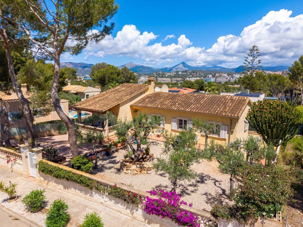 3 sypialnia Willa na sprzedaż w Santa Ponsa z basenem garażem - 2 200 000 € (Ref: 9031674)