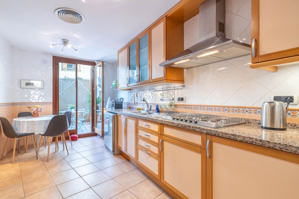 4 bedroom Apartment for sale in Palma de Mallorca with garage - € 1,400,000 (Ref: 9050852)