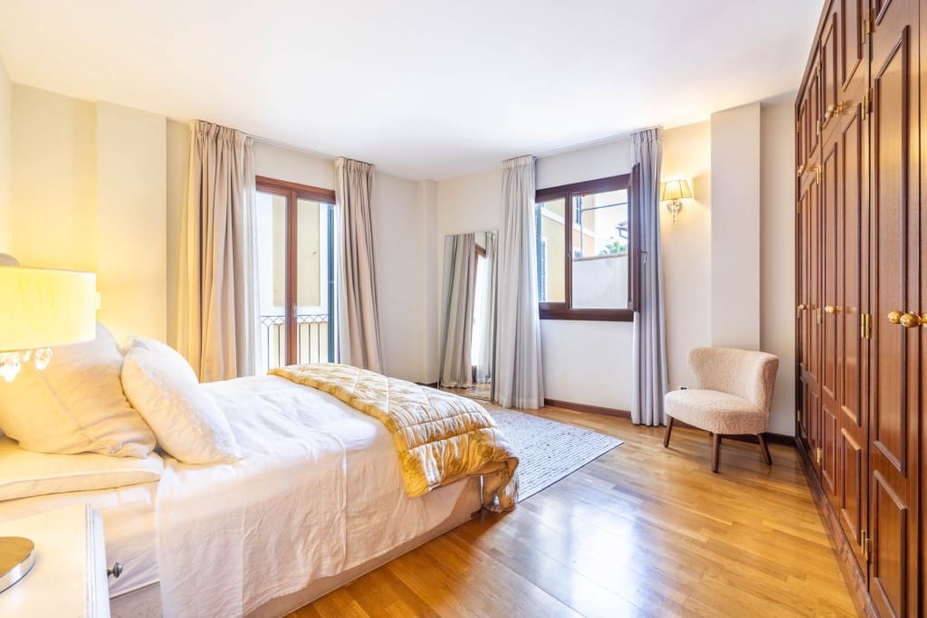 4 bedroom Apartment for sale in Palma de Mallorca with garage - € 1,400,000 (Ref: 9050852)