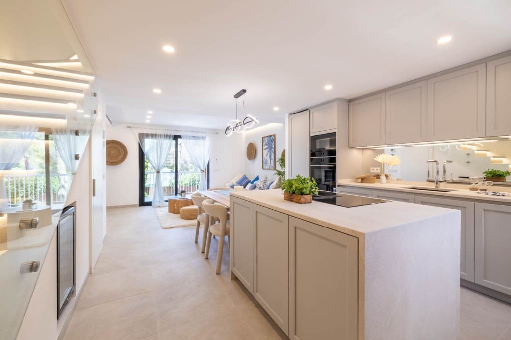 2 sypialnia Apartament na sprzedaż w Santa Ponsa z basenem garażem - 975 000 € (Ref: 9059050)