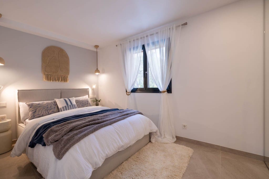 2 sypialnia Apartament na sprzedaż w Santa Ponsa z basenem garażem - 975 000 € (Ref: 9059050)
