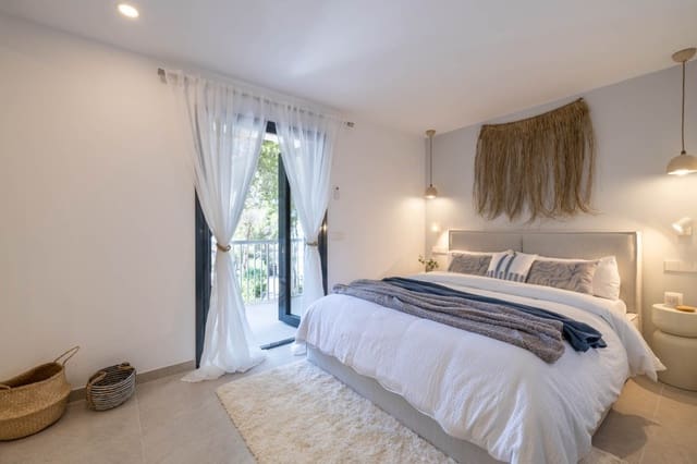 2 sypialnia Apartament na sprzedaż w Santa Ponsa, Calvià z basenem garażem - 975 000 € (Ref: 9059050)