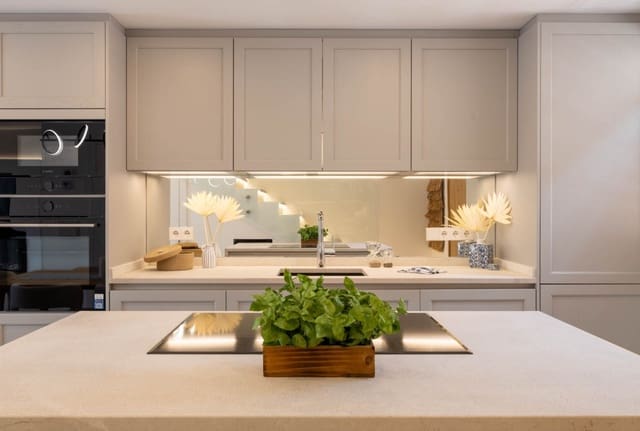 2 sypialnia Apartament na sprzedaż w Santa Ponsa, Calvià z basenem garażem - 975 000 € (Ref: 9059050)