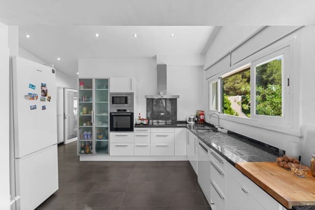 4 slaapkamer Villa te koop in Costa de la Calma, Calvià met zwembad garage - € 1.350.000 (Ref: 9098936)