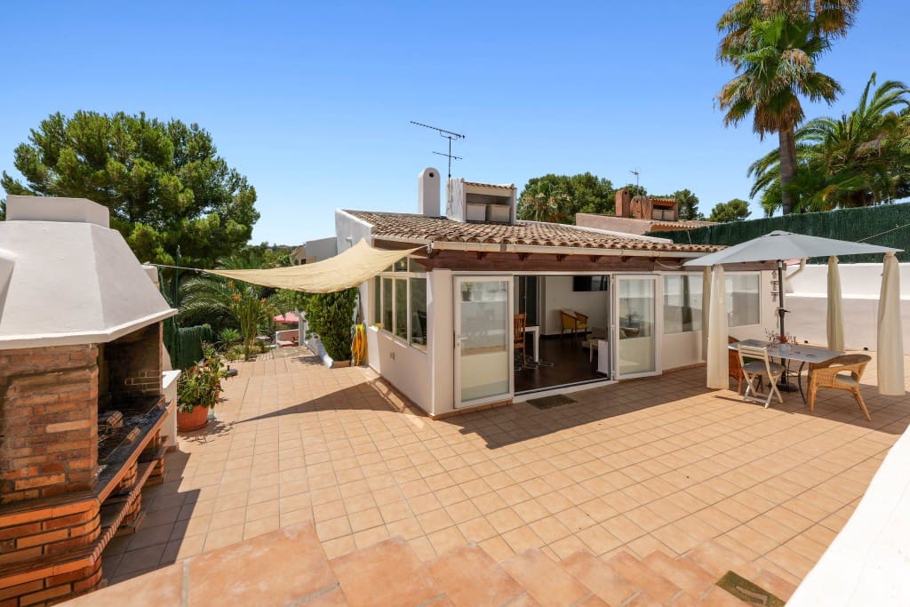 4 soveværelse Villa til salg i Costa de la Calma med swimmingpool garage - € 1.350.000 (Ref: 9098936)