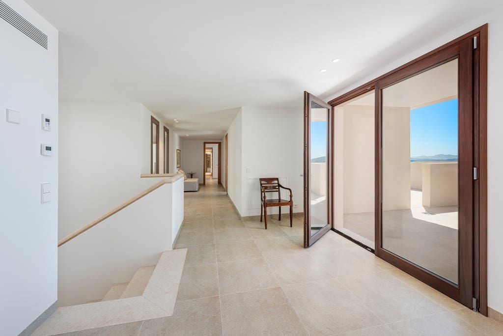 5 soveværelse Villa til salg i Llubi med swimmingpool garage - € 4.950.000 (Ref: 9102776)