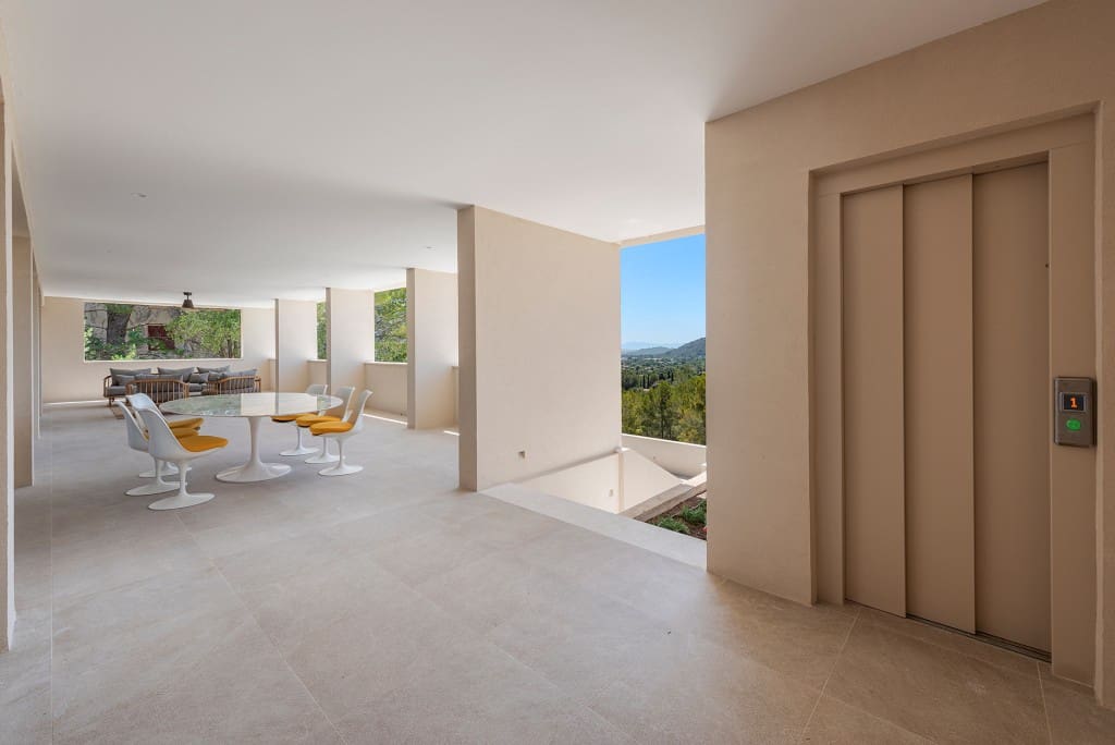 5 soveværelse Villa til salg i Llubi med swimmingpool garage - € 4.950.000 (Ref: 9102776)