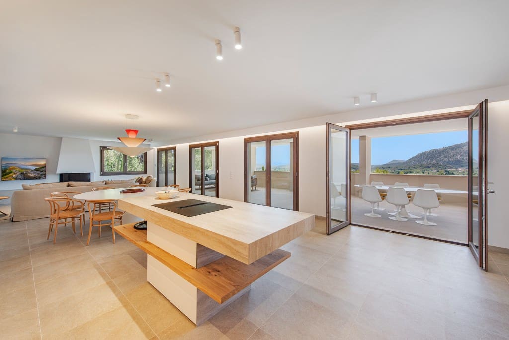 5 soveværelse Villa til salg i Llubi med swimmingpool garage - € 4.950.000 (Ref: 9102776)