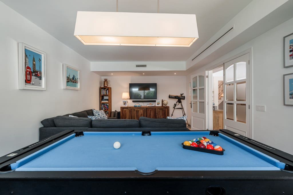 5 soveværelse Villa til salg i Llubi med swimmingpool garage - € 2.925.000 (Ref: 9106368)