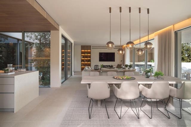 4 bedroom Villa for sale in Santa Ponsa, Calvià with pool garage - € 5,500,000 (Ref: 9115936)