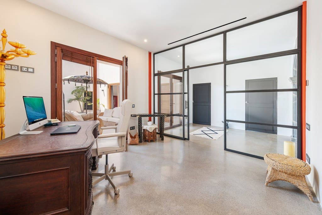 4 soveværelse Byhus til salg i Muro med swimmingpool garage - € 1.650.000 (Ref: 9128058)