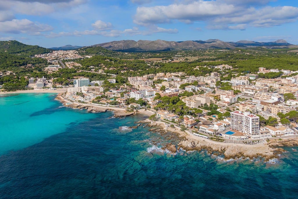 2 bedroom Apartment for sale in Cala Ratjada with pool garage - € 395,000 (Ref: 9146889)