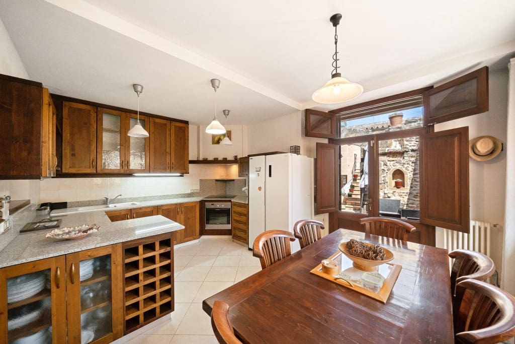 4 bedroom Townhouse for sale in Alcudia with garage - € 950,000 (Ref: 9171269)