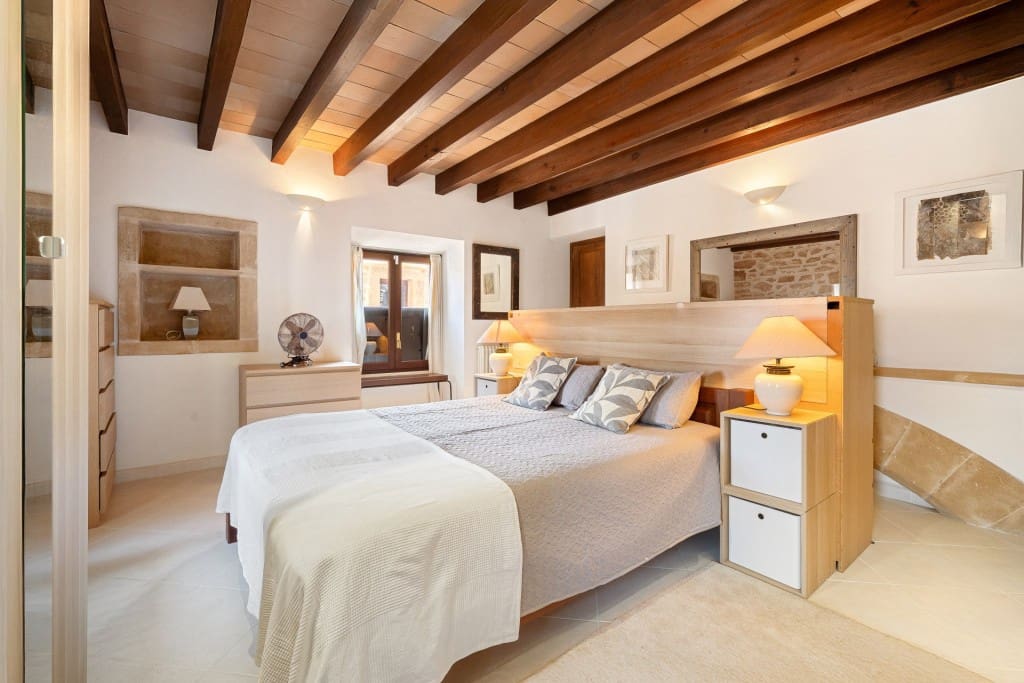 4 bedroom Townhouse for sale in Alcudia with garage - € 950,000 (Ref: 9171269)