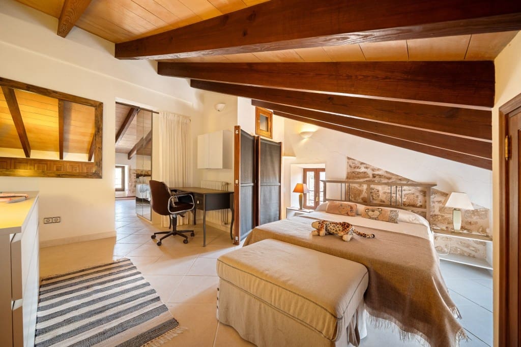 4 bedroom Townhouse for sale in Alcudia with garage - € 950,000 (Ref: 9171269)