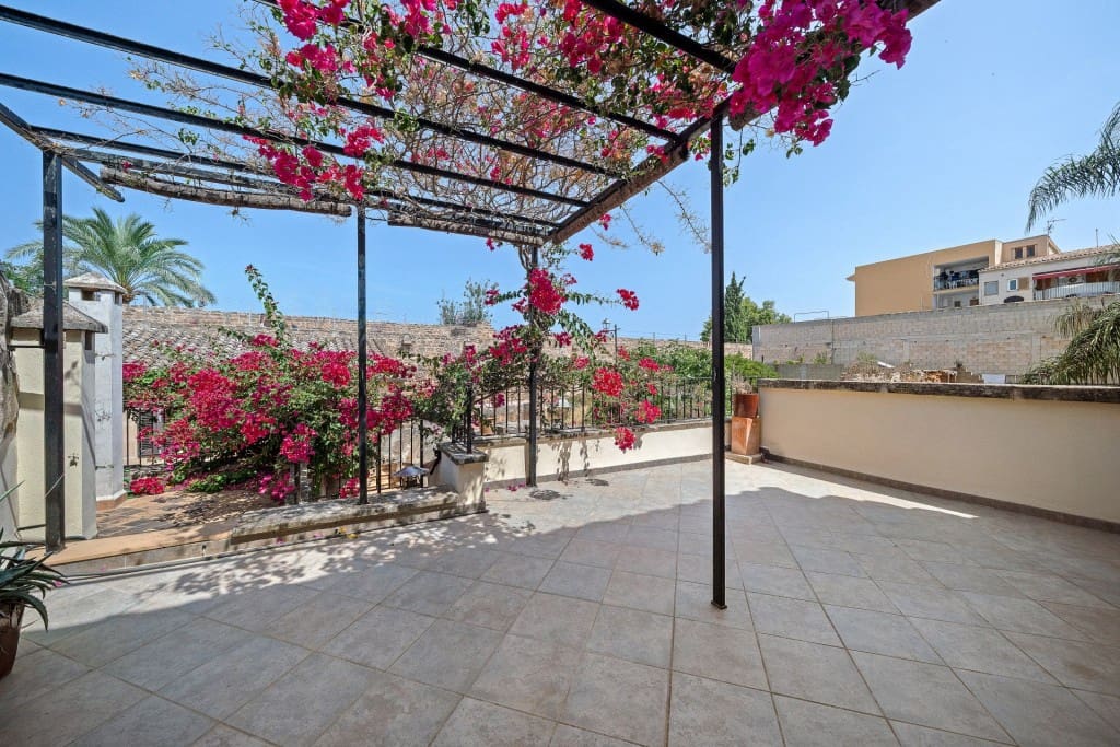 4 bedroom Townhouse for sale in Alcudia with garage - € 950,000 (Ref: 9171269)