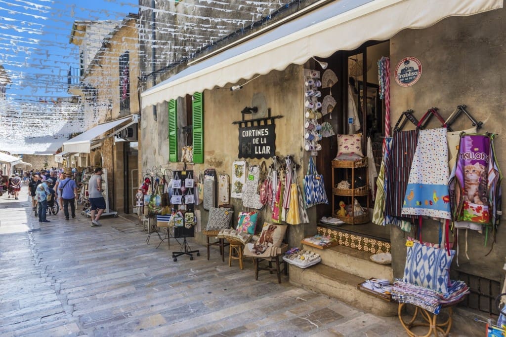 4 bedroom Townhouse for sale in Alcudia with garage - € 950,000 (Ref: 9171269)