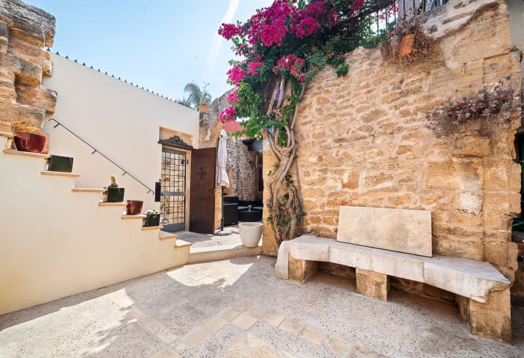 4 bedroom Townhouse for sale in Alcudia with garage - € 950,000 (Ref: 9171269)