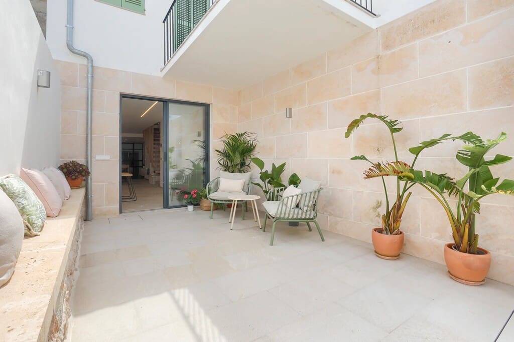 2 bedroom Townhouse for sale in Pollensa / Pollenca with pool - € 855,000 (Ref: 9188189)