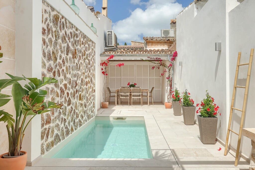 2 bedroom Townhouse for sale in Pollensa / Pollenca with pool - € 855,000 (Ref: 9188189)