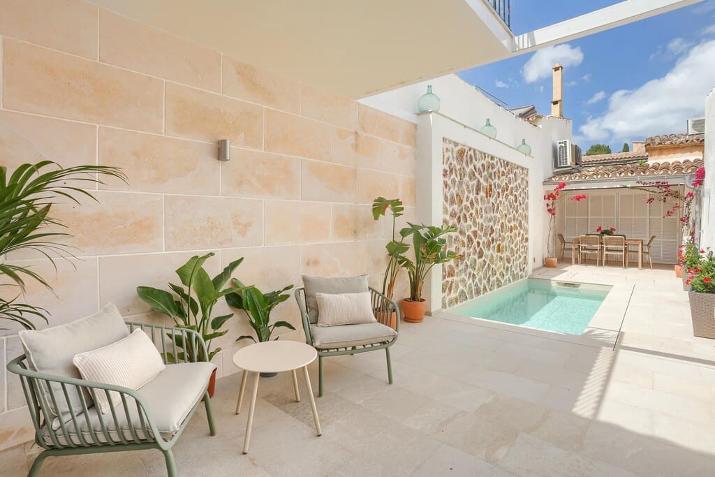 2 bedroom Townhouse for sale in Pollensa / Pollenca with pool - € 855,000 (Ref: 9188189)