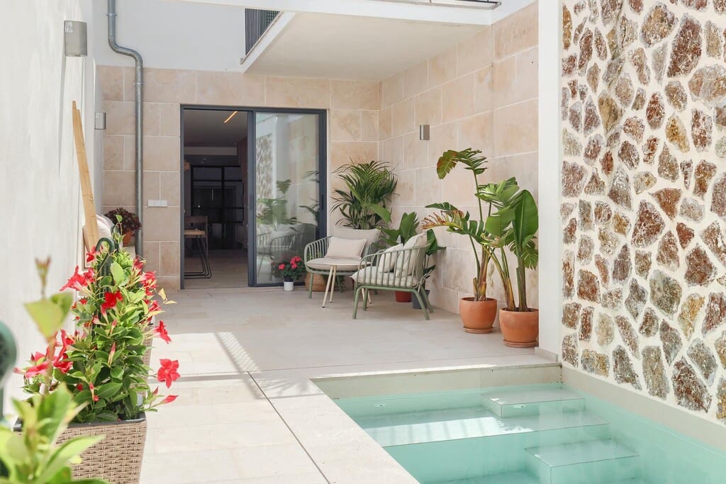 2 bedroom Townhouse for sale in Pollensa / Pollenca with pool - € 855,000 (Ref: 9188189)