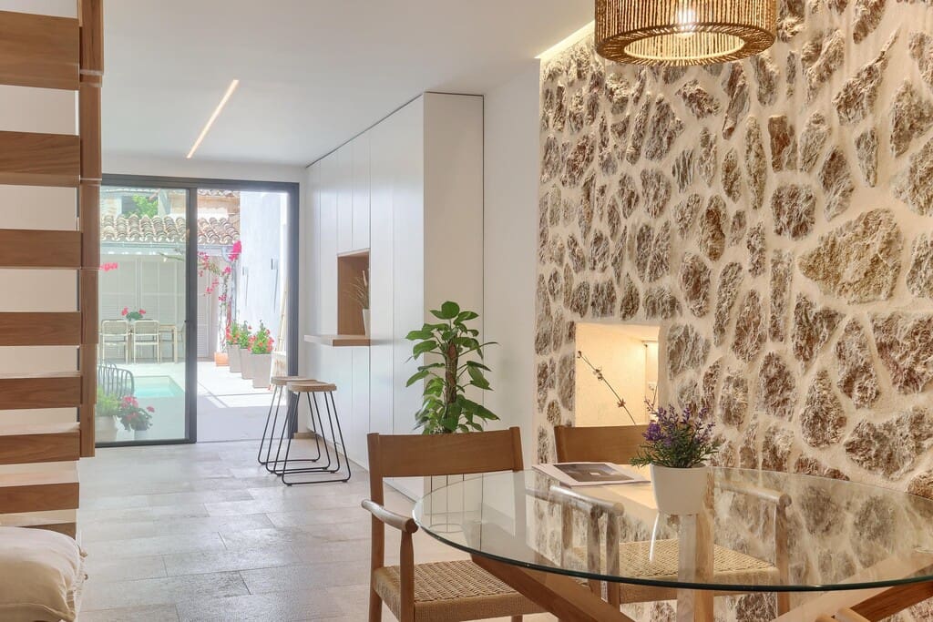 2 bedroom Townhouse for sale in Pollensa / Pollenca with pool - € 855,000 (Ref: 9188189)