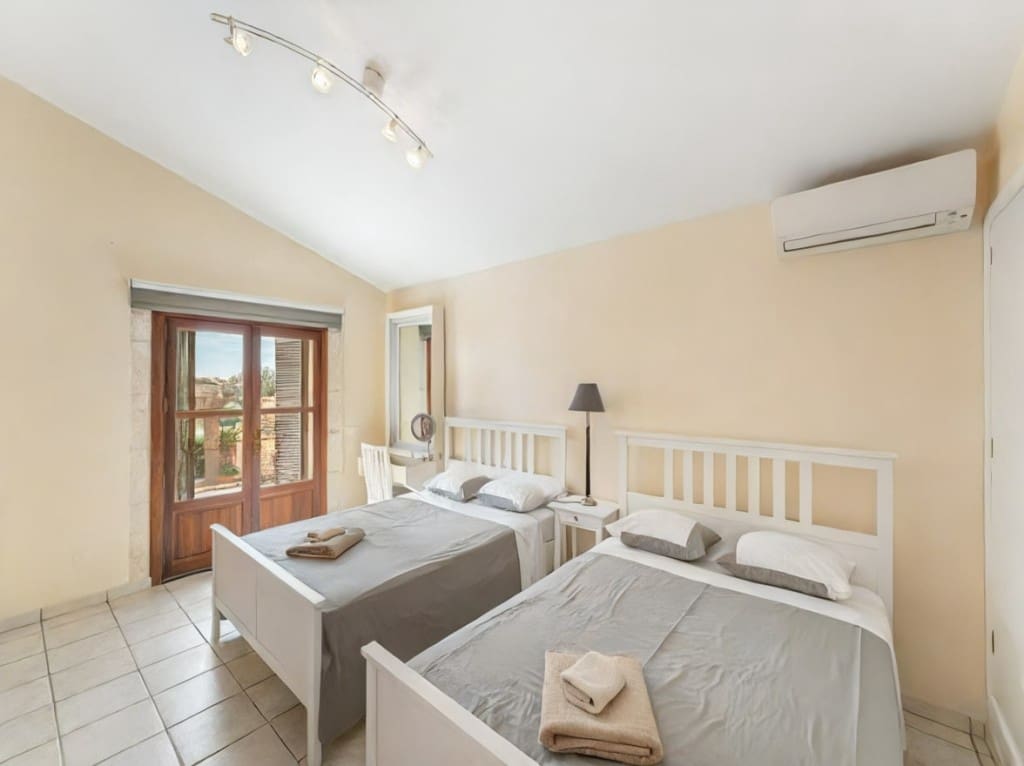 6 slaapkamer Finca/Landhuis te koop in Ses Salines met zwembad - € 1.850.000 (Ref: 9204360)