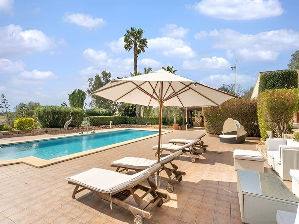 6 slaapkamer Finca/Landhuis te koop in Ses Salines met zwembad - € 1.850.000 (Ref: 9204360)