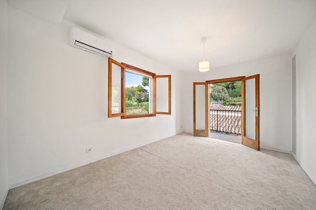 3 soveværelse Villa til salg i Cala Blava med swimmingpool - € 1.325.000 (Ref: 9208201)