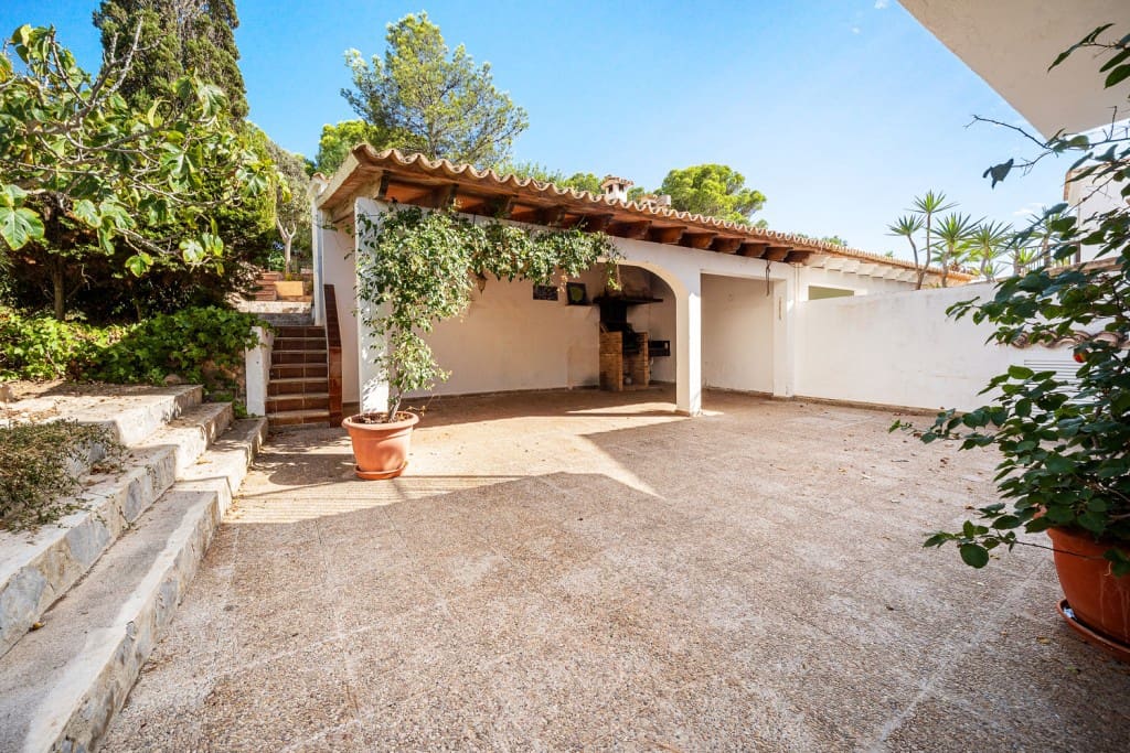 3 soveværelse Villa til salg i Cala Blava med swimmingpool - € 1.325.000 (Ref: 9208201)