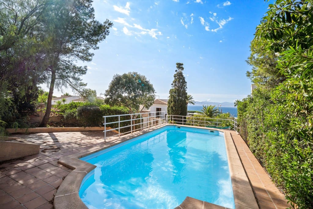 3 soveværelse Villa til salg i Cala Blava med swimmingpool - € 1.325.000 (Ref: 9208201)