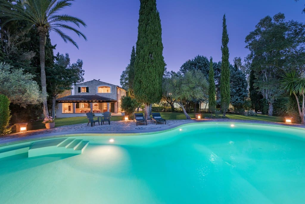 4 soveværelse Finca/Landehus til salg i Llubi med swimmingpool garage - € 4.750.000 (Ref: 9246492)