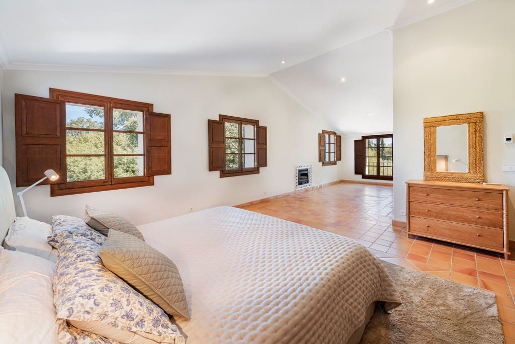 4 soveværelse Finca/Landehus til salg i Llubi med swimmingpool garage - € 4.750.000 (Ref: 9246492)