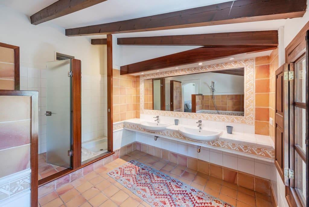 4 soveværelse Finca/Landehus til salg i Llubi med swimmingpool garage - € 4.750.000 (Ref: 9246492)