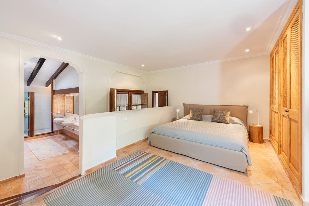 4 soveværelse Finca/Landehus til salg i Llubi med swimmingpool garage - € 4.750.000 (Ref: 9246492)