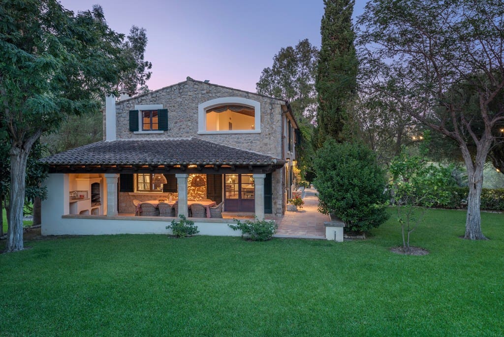 4 soveværelse Finca/Landehus til salg i Llubi med swimmingpool garage - € 4.750.000 (Ref: 9246492)