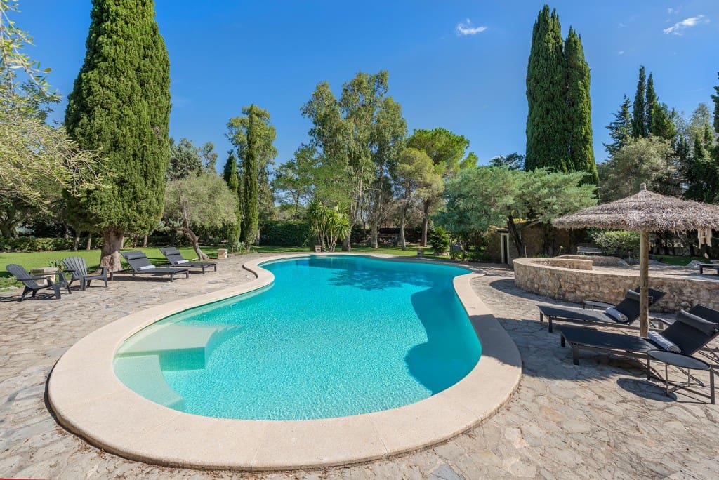 4 soveværelse Finca/Landehus til salg i Llubi med swimmingpool garage - € 4.750.000 (Ref: 9246492)