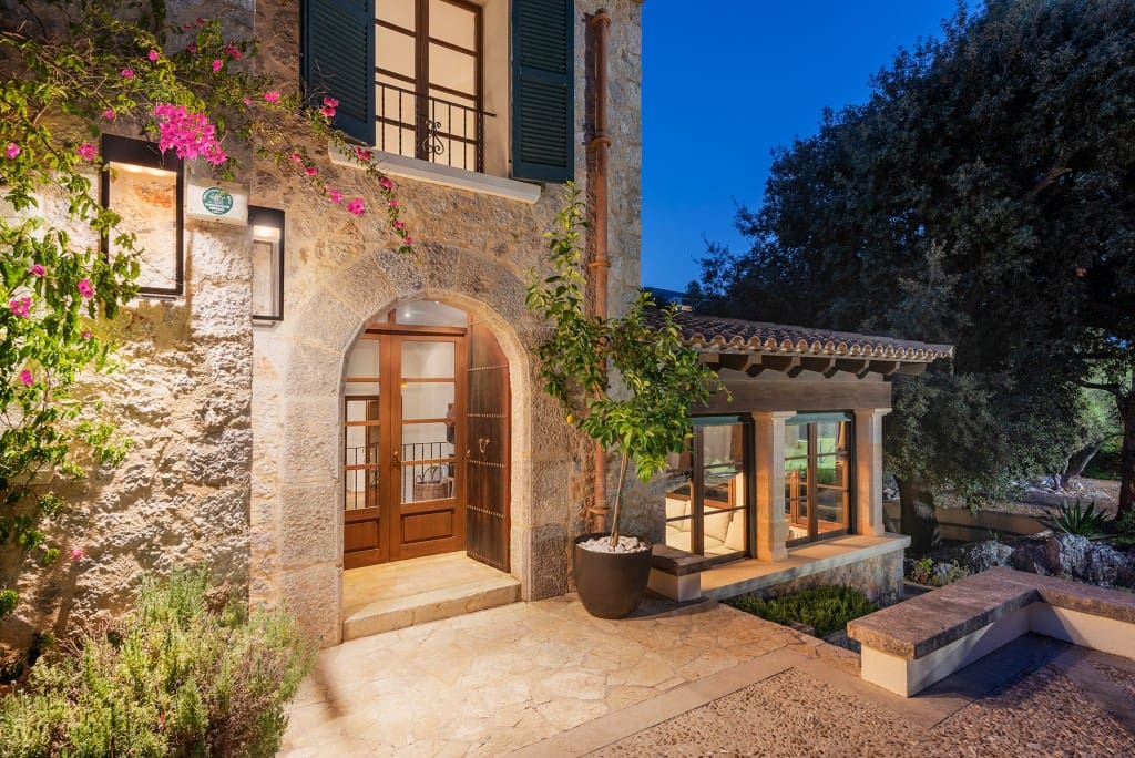 4 soveværelse Finca/Landehus til salg i Llubi med swimmingpool garage - € 4.750.000 (Ref: 9246492)