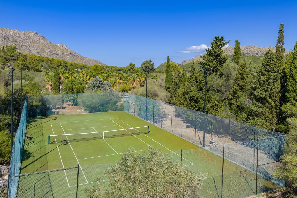 4 soveværelse Finca/Landehus til salg i Llubi med swimmingpool garage - € 4.750.000 (Ref: 9246492)