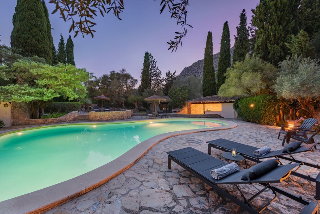 4 soveværelse Finca/Landehus til salg i Llubi med swimmingpool garage - € 4.750.000 (Ref: 9246492)