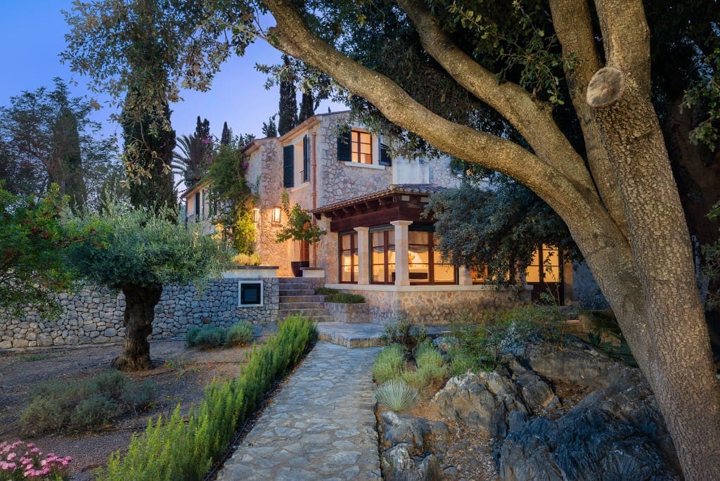 4 soveværelse Finca/Landehus til salg i Llubi med swimmingpool garage - € 4.750.000 (Ref: 9246492)