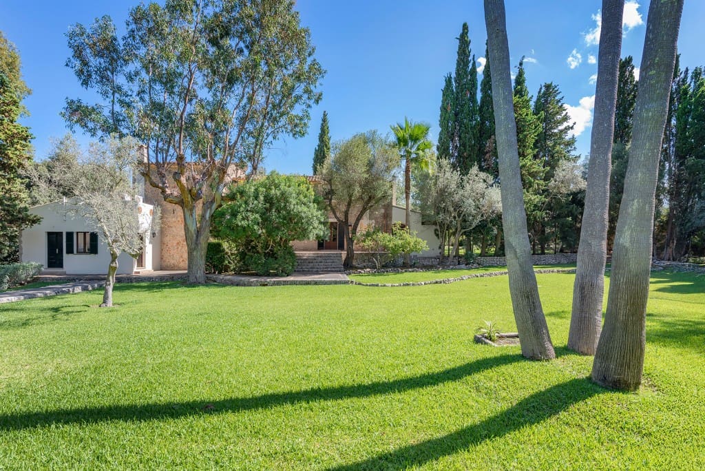 4 soveværelse Finca/Landehus til salg i Llubi med swimmingpool garage - € 4.750.000 (Ref: 9246492)