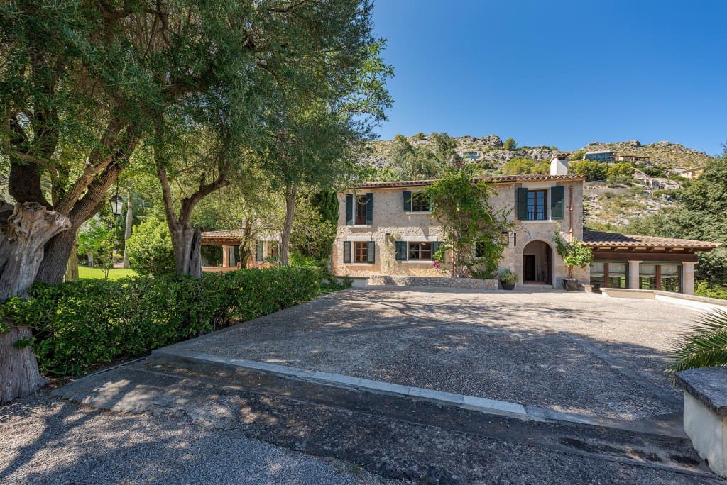 4 soveværelse Finca/Landehus til salg i Llubi med swimmingpool garage - € 4.750.000 (Ref: 9246492)