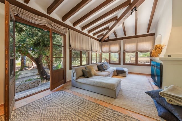 4 soveværelse Finca/Landehus til salg i Llubí med swimmingpool garage - € 4.750.000 (Ref: 9246492)