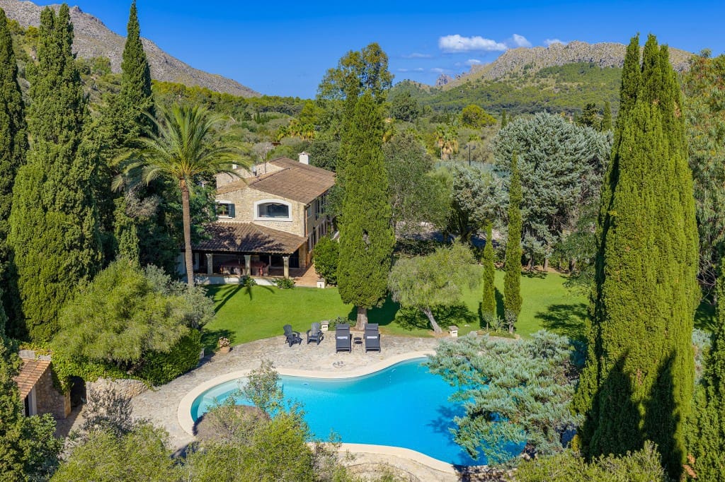 4 soveværelse Finca/Landehus til salg i Llubi med swimmingpool garage - € 4.750.000 (Ref: 9246492)