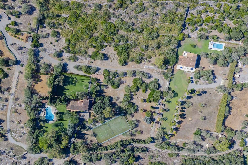 4 soveværelse Finca/Landehus til salg i Llubi med swimmingpool garage - € 4.750.000 (Ref: 9246492)