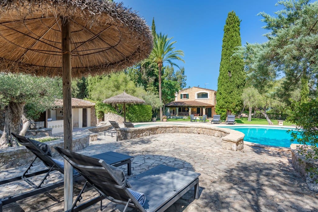 4 soveværelse Finca/Landehus til salg i Llubi med swimmingpool garage - € 4.750.000 (Ref: 9246492)