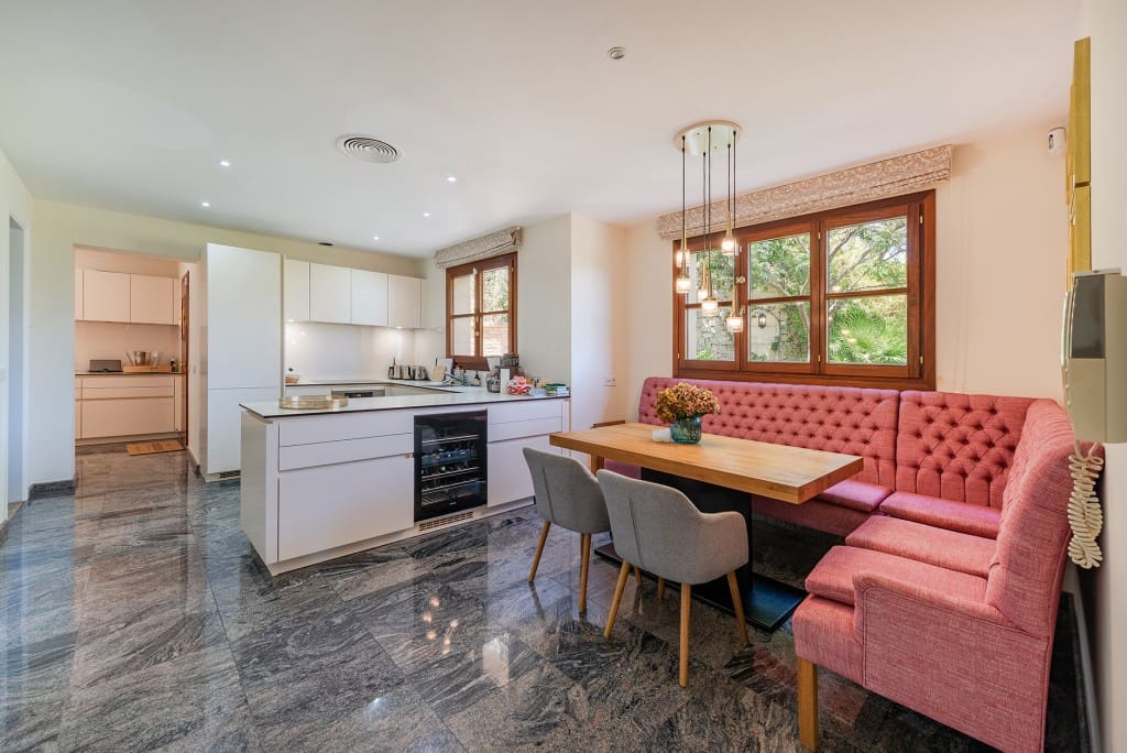 5 soveværelse Villa til salg i Bendinat med swimmingpool garage - € 3.950.000 (Ref: 9296700)