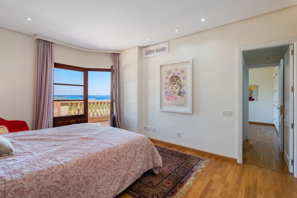 5 soveværelse Villa til salg i Bendinat med swimmingpool garage - € 3.950.000 (Ref: 9296700)